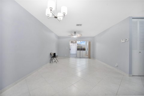 Villa ou maison à vendre à West Palm Beach, Floride: 2 chambres, 75.72 m2 № 1229266 - photo 18