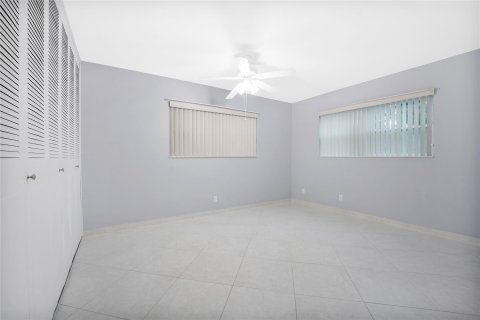 Villa ou maison à vendre à West Palm Beach, Floride: 2 chambres, 75.72 m2 № 1229266 - photo 11