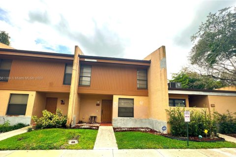 Touwnhouse à vendre à Pembroke Pines, Floride: 3 chambres, 136.75 m2 № 1095155 - photo 1