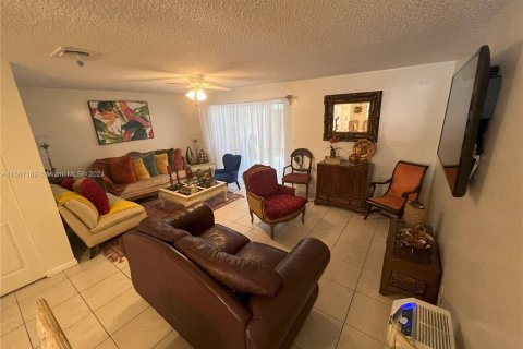 Adosado en venta en Pembroke Pines, Florida, 3 dormitorios, 136.75 m2 № 1095155 - foto 12