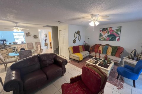 Touwnhouse à vendre à Pembroke Pines, Floride: 3 chambres, 136.75 m2 № 1095155 - photo 11