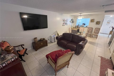 Adosado en venta en Pembroke Pines, Florida, 3 dormitorios, 136.75 m2 № 1095155 - foto 10