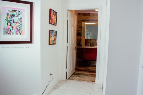 Condo in Miami, Florida, 2 bedrooms  № 1208301 - photo 29