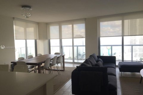 Condominio en alquiler en Hallandale Beach, Florida, 3 dormitorios № 19402 - foto 9