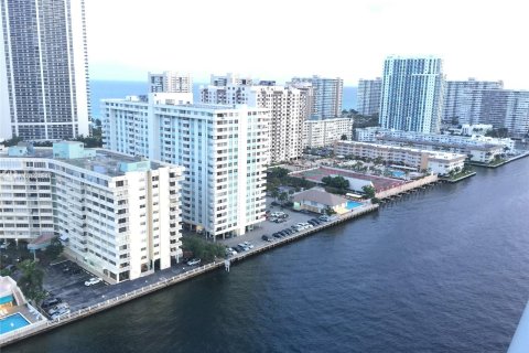 Copropriété à louer à Hallandale Beach, Floride: 3 chambres № 19402 - photo 4