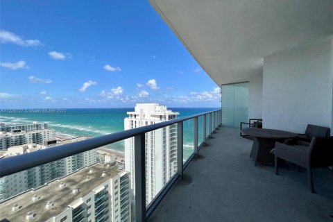 Condominio en alquiler en Hollywood, Florida, 2 dormitorios, 104.89 m2 № 19399 - foto 10