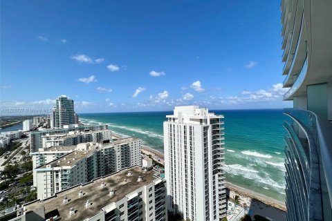 Condominio en alquiler en Hollywood, Florida, 2 dormitorios, 104.89 m2 № 19399 - foto 19