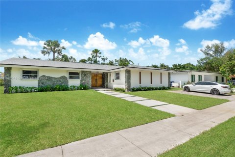 Villa ou maison à vendre à Miami, Floride: 5 chambres, 246.56 m2 № 1242169 - photo 1