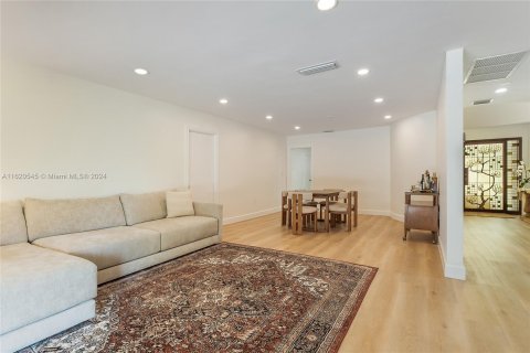 Casa en venta en Miami, Florida, 5 dormitorios, 246.56 m2 № 1242169 - foto 3