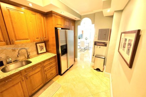 Condo in Hollywood, Florida, 2 bedrooms  № 1242223 - photo 6