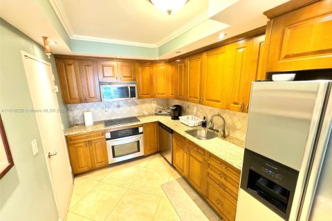 Condo in Hollywood, Florida, 2 bedrooms  № 1242223 - photo 5