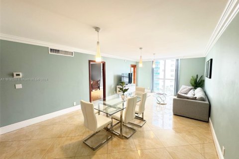 Condo in Hollywood, Florida, 2 bedrooms  № 1242223 - photo 2