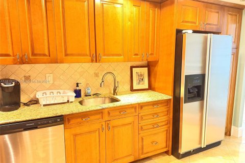 Condo in Hollywood, Florida, 2 bedrooms  № 1242223 - photo 10