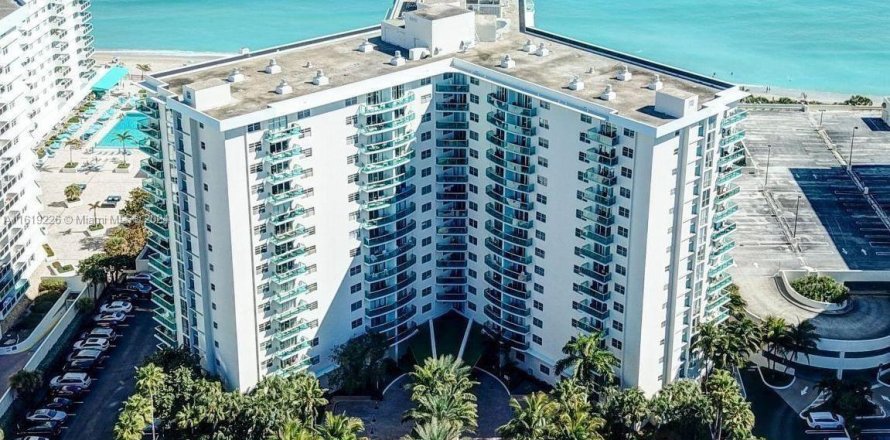 Condo à Hollywood, Floride, 2 chambres  № 1242223