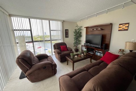 Condo in Aventura, Florida, 2 bedrooms  № 1187573 - photo 1