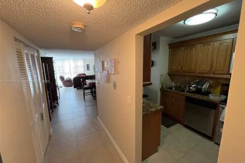 Condo in Aventura, Florida, 2 bedrooms  № 1187573 - photo 13