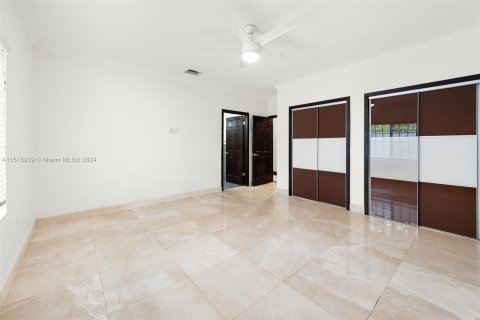 House in Miami, Florida 3 bedrooms, 267.47 sq.m. № 1184510 - photo 29