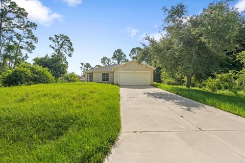 Villa ou maison à louer à Punta Gorda, Floride: 3 chambres, 147.06 m2 № 1366784 - photo 1