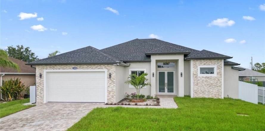 House in Port Charlotte, Florida 4 bedrooms, 161.19 sq.m. № 1366781