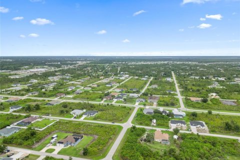 House in Port Charlotte, Florida 4 bedrooms, 161.19 sq.m. № 1366781 - photo 9