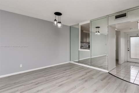 Condo in Margate, Florida, 2 bedrooms  № 1370577 - photo 7