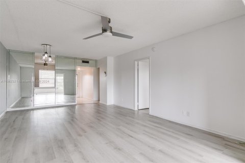 Copropriété à vendre à Margate, Floride: 2 chambres, 86.4 m2 № 1370577 - photo 10