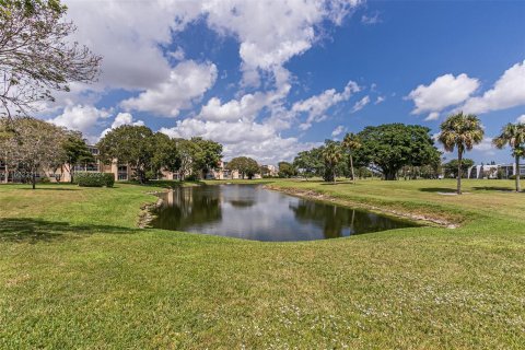 Copropriété à vendre à Margate, Floride: 2 chambres, 86.4 m2 № 1370577 - photo 2