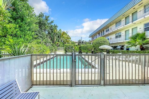 Condo in Miami, Florida, 1 bedroom  № 1370674 - photo 19