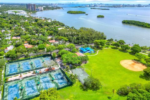 Condo in Miami, Florida, 1 bedroom  № 1370674 - photo 30