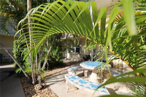 Condo in Miami Beach, Florida, 1 bedroom  № 1370576 - photo 12