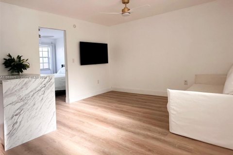 Condo in Miami Beach, Florida, 1 bedroom  № 1370576 - photo 4