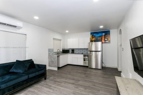 Immobilier commercial à vendre à Miami, Floride: 167.22 m2 № 1370630 - photo 3