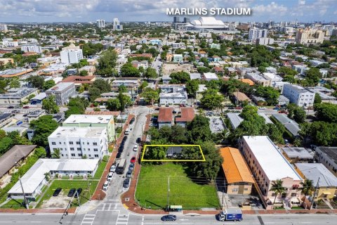 Propiedad comercial en venta en Miami, Florida, 167.22 m2 № 1370630 - foto 10