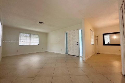 House in Coral Gables, Florida 3 bedrooms, 193.42 sq.m. № 1375471 - photo 9