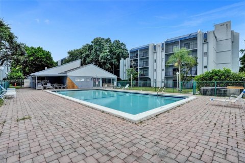 Condo in Plantation, Florida, 2 bedrooms  № 1375438 - photo 1