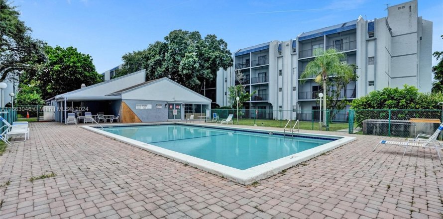 Condominio en Plantation, Florida, 2 dormitorios  № 1375438