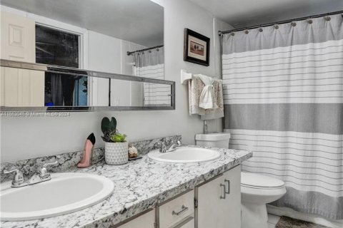 Condo in Plantation, Florida, 2 bedrooms  № 1375438 - photo 14