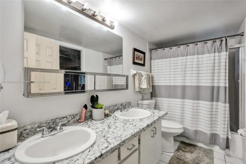 Condo in Plantation, Florida, 2 bedrooms  № 1375438 - photo 13