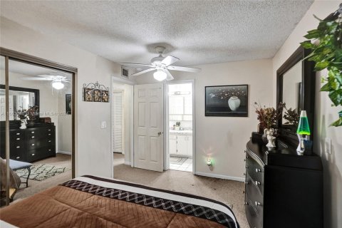 Condo in Plantation, Florida, 2 bedrooms  № 1375438 - photo 21