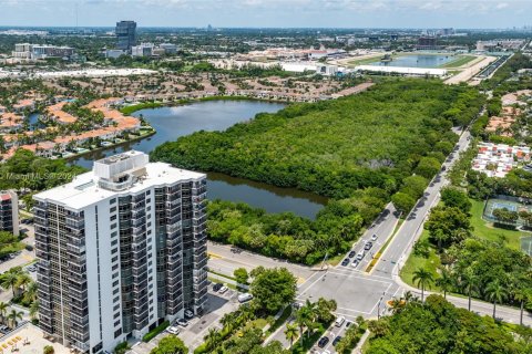 Condo in Aventura, Florida, 2 bedrooms  № 1310599 - photo 16