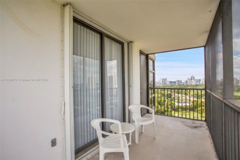 Condo in Aventura, Florida, 2 bedrooms  № 1310599 - photo 11