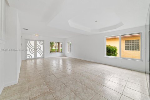 Casa en venta en Miami, Florida, 4 dormitorios, 233.65 m2 № 1291340 - foto 5