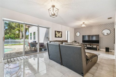 Villa ou maison à vendre à Tampa, Floride: 4 chambres, 312.8 m2 № 1399225 - photo 25