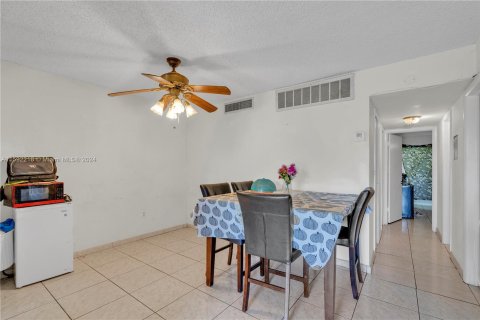 Copropriété à vendre à Miami Gardens, Floride: 2 chambres, 94.02 m2 № 1181924 - photo 4