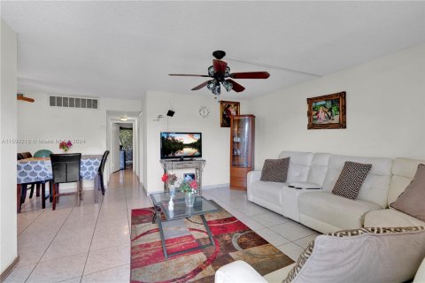 Copropriété à vendre à Miami Gardens, Floride: 2 chambres, 94.02 m2 № 1181924 - photo 2