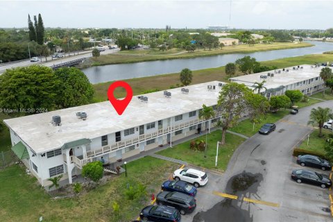 Copropriété à vendre à Miami Gardens, Floride: 2 chambres, 94.02 m2 № 1181924 - photo 11