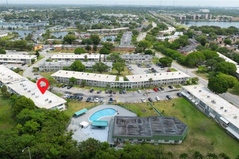 Copropriété à vendre à Miami Gardens, Floride: 2 chambres, 94.02 m2 № 1181924 - photo 13