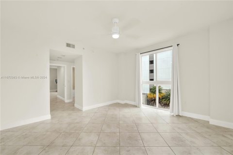 Condo in Miami, Florida, 1 bedroom  № 1394846 - photo 21