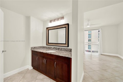 Condominio en venta en Miami, Florida, 1 dormitorio, 87.42 m2 № 1394846 - foto 14