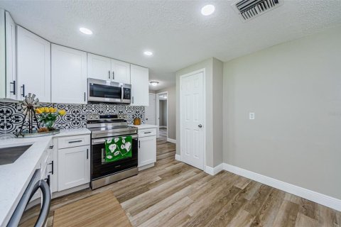 Villa ou maison à vendre à Port Richey, Floride: 2 chambres, 75.81 m2 № 1312625 - photo 6